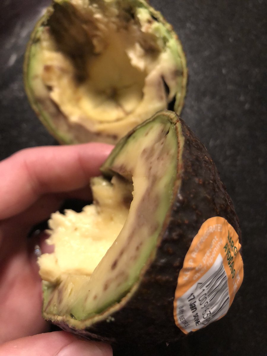 Jayson2000's tweet image. Imagine my disappointment @Tesco after returning 🏠 from a hard day at the office. Looking forward to my fajitas all day. I LOVE guacamole with my fajitas. Not this jar stuff. Home made only!! Lemon, chilli. Cut into my avocado and imagine my horror!!