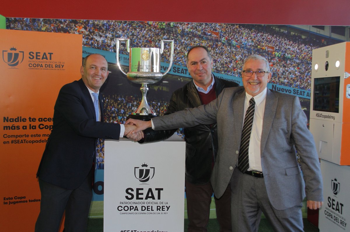 lavozdeutrera's tweet photo. Garrijerson trajo en exclusiva la Copa del Rey y propició el hermanamiento del CD Utrera y CD Alcalá

https://t.co/BmBXZ3J0aq https://t.co/CAjzzeP5Nq