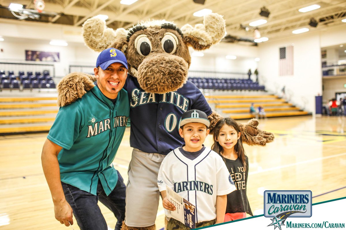 Mariners's tweet photo. The first week of the #MarinersCaravan🚌 is in the books, with week two on deck. Lacey, Longview and Vancouver, WA, we're coming your way.

Details: https://t.co/d0H03FF0Vk https://t.co/OS9tSOcYgE