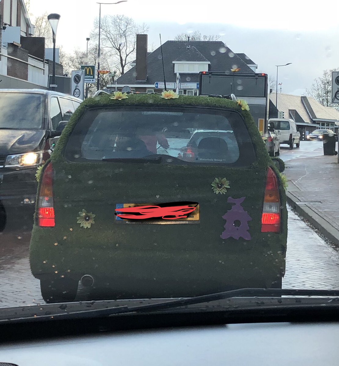 WendelaB's tweet image. This just brightened up my day today...  #alittledifferent #standsout