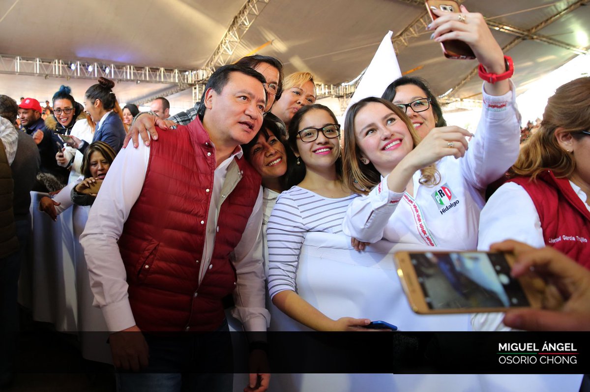 osoriochong's tweet photo. Ayer estuve en mi tierra acompañando a nuestro precandidato @JoseAMeadeK, para escuchar y dialogar con la gran militancia priista del estado de Hidalgo. https://t.co/16RVsUQf5N