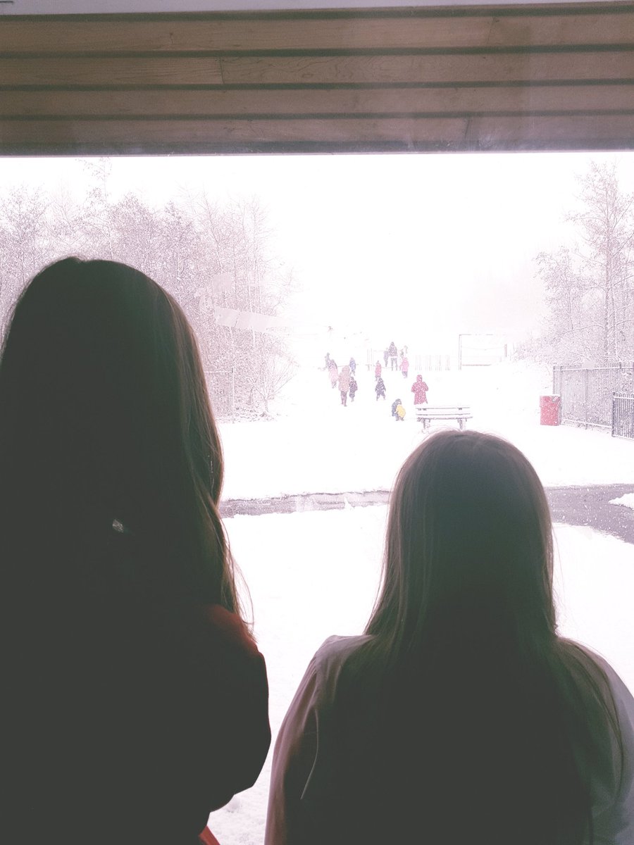 StAndrewsTweets's tweet photo. P7's outdoor PE lesson was interuppted by the appearance of snow. #quickchangeofplans #nurseryenvy #winterwonderland https://t.co/CPBltm6rGL