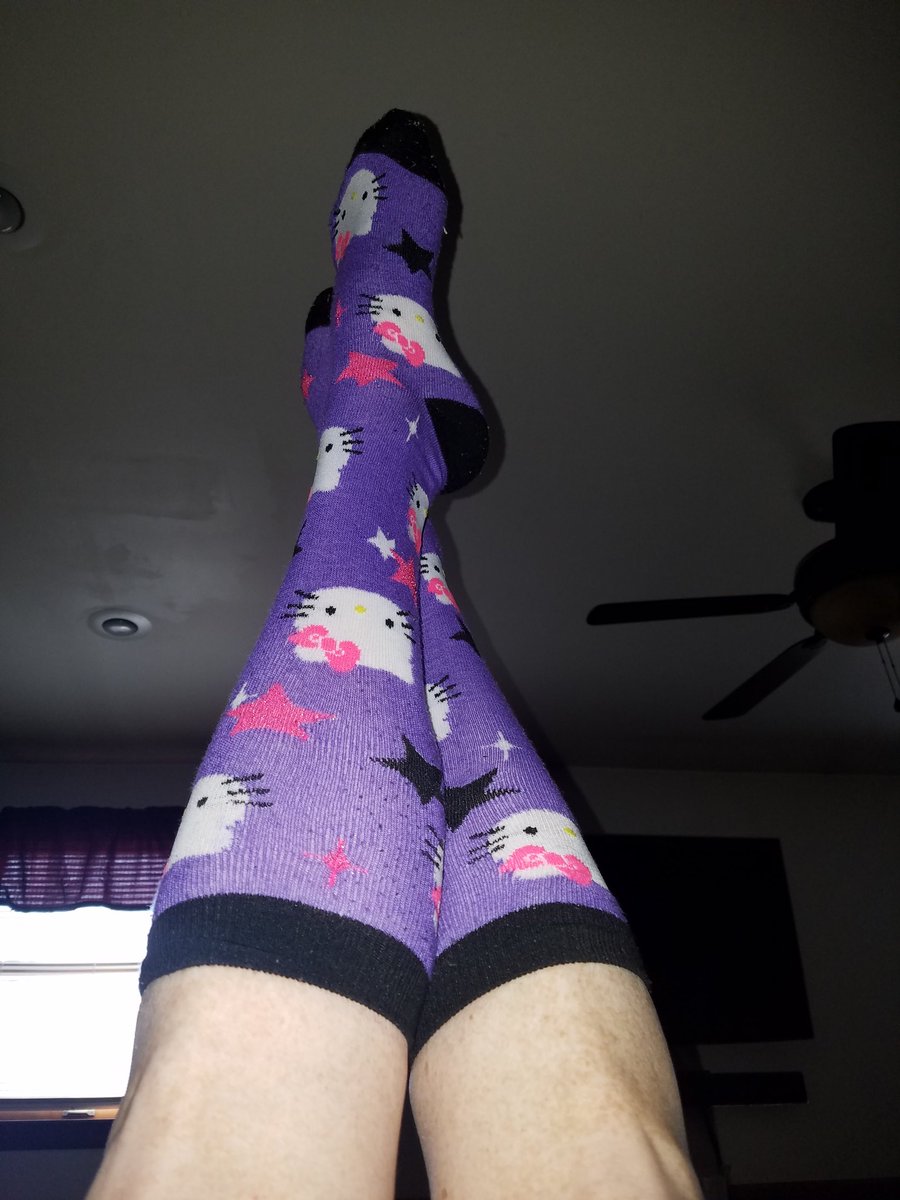 CandiTastyToes's tweet photo. Todays #kneesocks #socks #HelloKittysocks #forsale https://t.co/uFCCzNe0W8