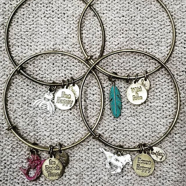 theloftames's tweet photo. Bee Happy! #TheLoftAmes #ames #bracelets #jewelry #bangles #charmbracelet https://t.co/tB7fRknaEQ