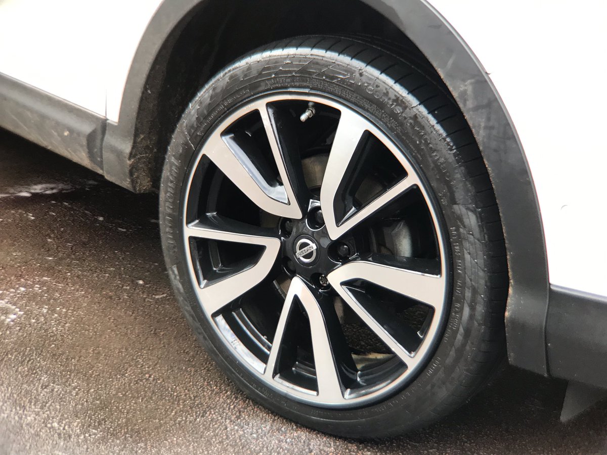 MotorSplash_'s tweet image. Nissan Qashqai in for a set of original Alloygators #Alloygator #Nissan #Cheltenham