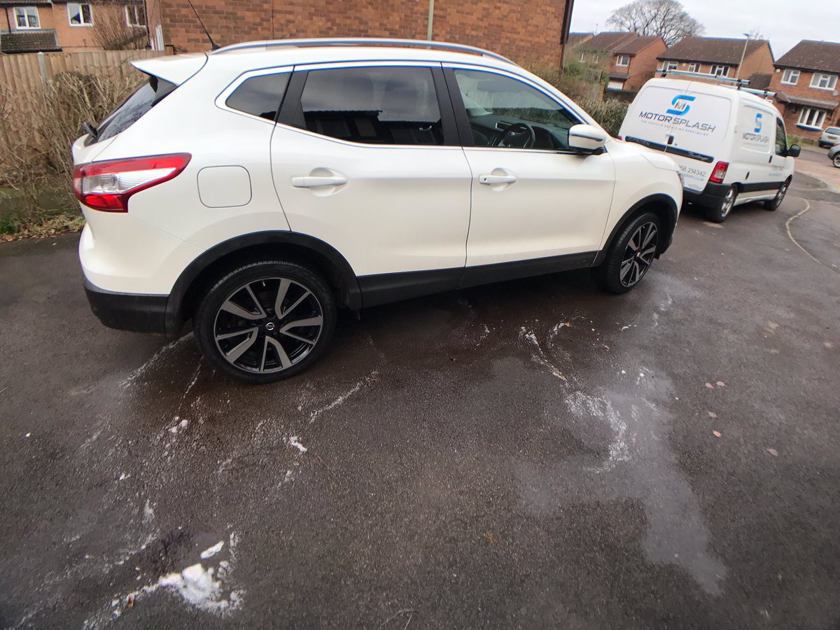 MotorSplash_'s tweet image. Nissan Qashqai in for a set of original Alloygators #Alloygator #Nissan #Cheltenham