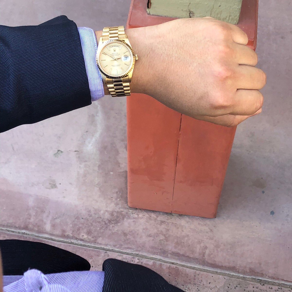 watchlinkaz's tweet photo. Come Closer ➡️ #shopwatchlink #shopwatches #rolex #rolexpresident #rolexdaydate #yellowgold #flutedbezel #timepiecetuesday https://t.co/j3M6H8Ncyp