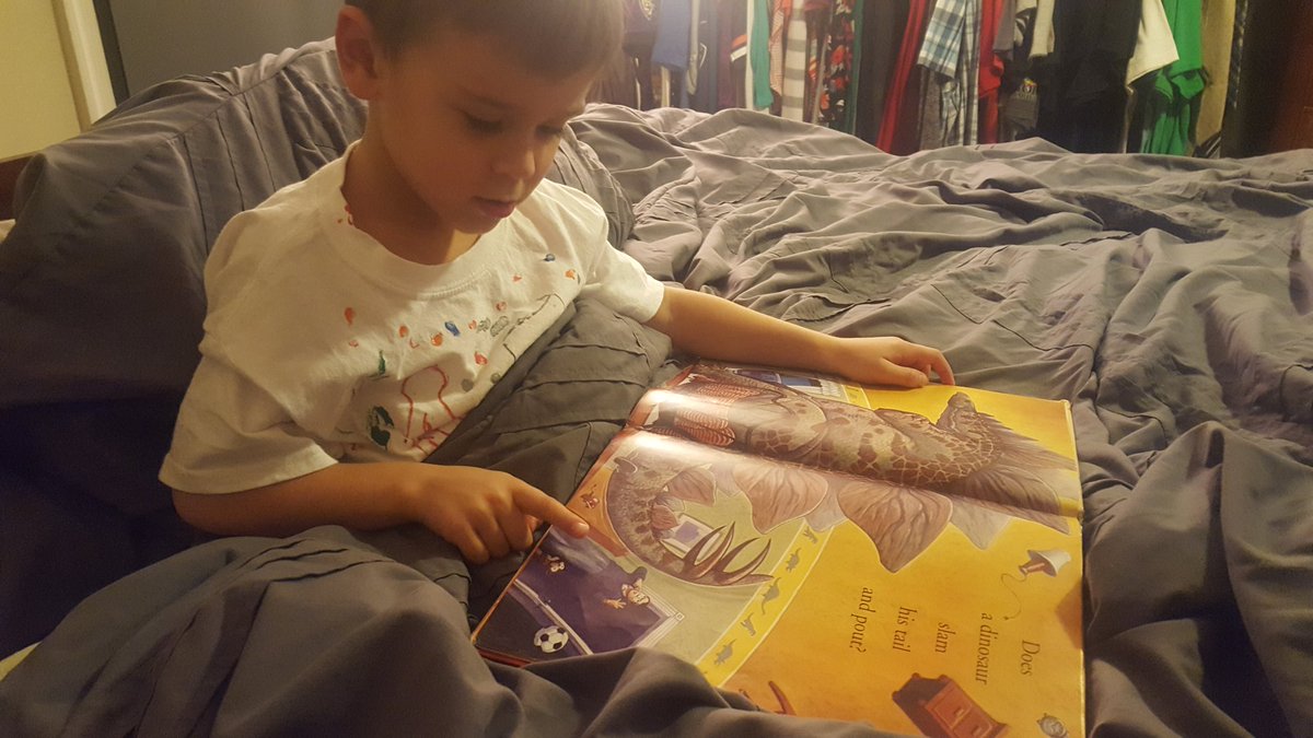 MarylandMakes's tweet photo. @OverlookES Trying to read all by himself. #AACPSReadWithMe https://t.co/3LHZQzBwJK