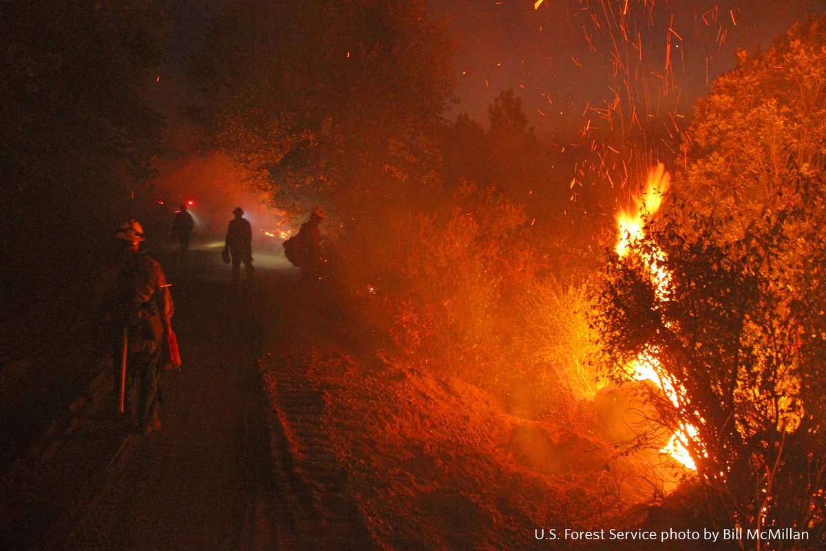 themountainpact's tweet image. America needs a #FireFixNow to let @forestservice stop paying for firefighting with money it needs for #forest health to reduce risks. bit.ly/wildfirefix