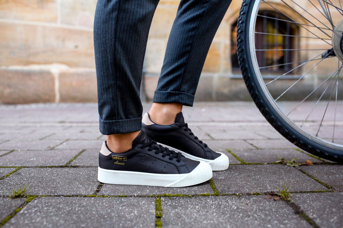brkicks's tweet photo. adidas Originals introduces a new women's silhouette — the #EVERYN
January 24 https://t.co/phcinkblGE