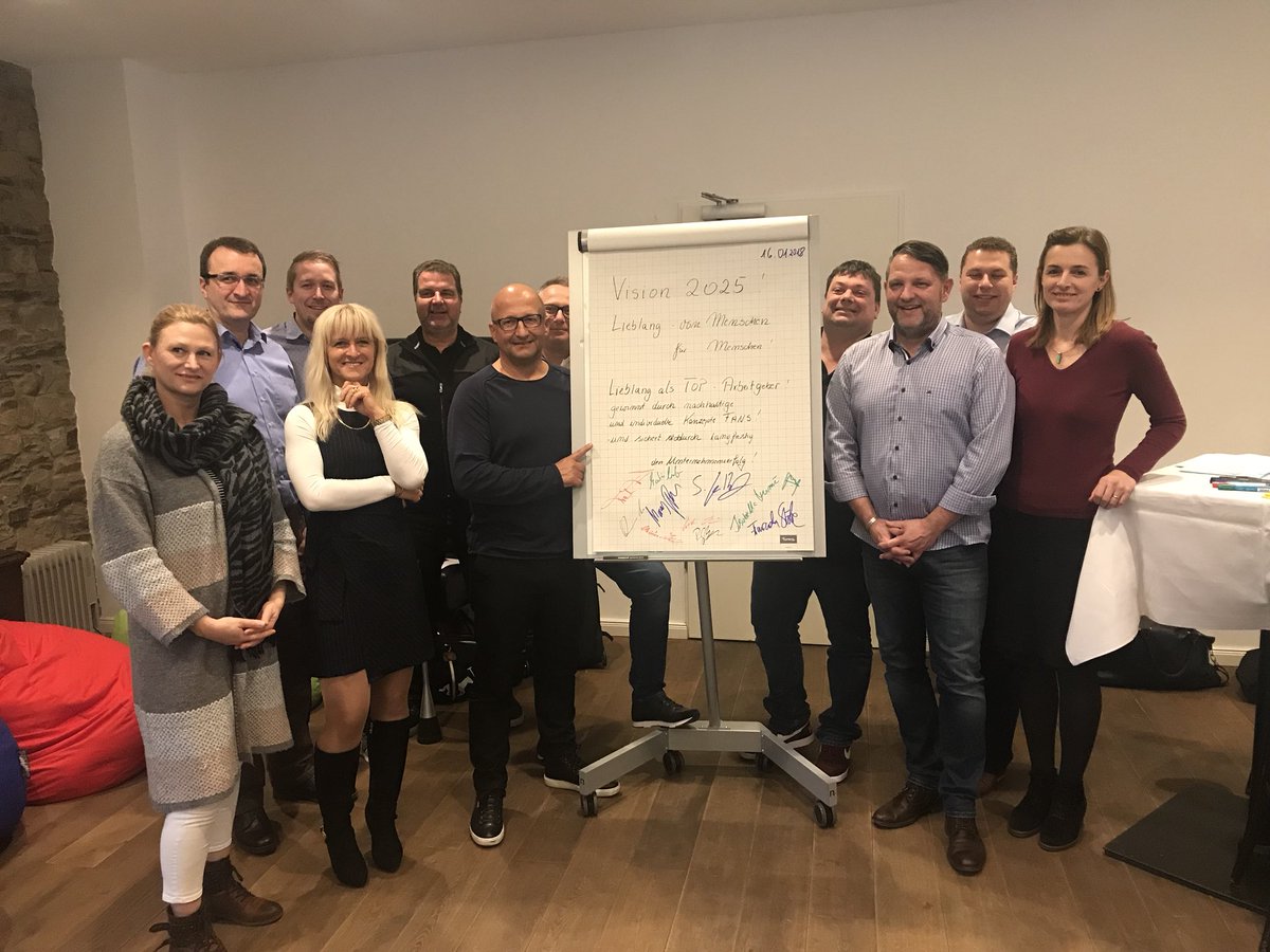 Lieblang_com's tweet photo. Es ist vollbracht und nun geht es an die Umsetzung. #Vision2025 #jetztpackenwiresan #Lieblang_com #dienstleisterderneuengeneration #dankeanalleteilnehmer #vonmenschenfuermenschen https://t.co/9FIywFn73W