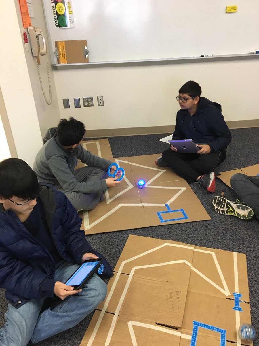 MPMSleopards's tweet photo. Best way to start the week? Coding with Sphero robots in Mr. Baldwin’s class! #MPMSTech #ShowYourSPOTS #MillsParkProud https://t.co/WMLMpiTtSD