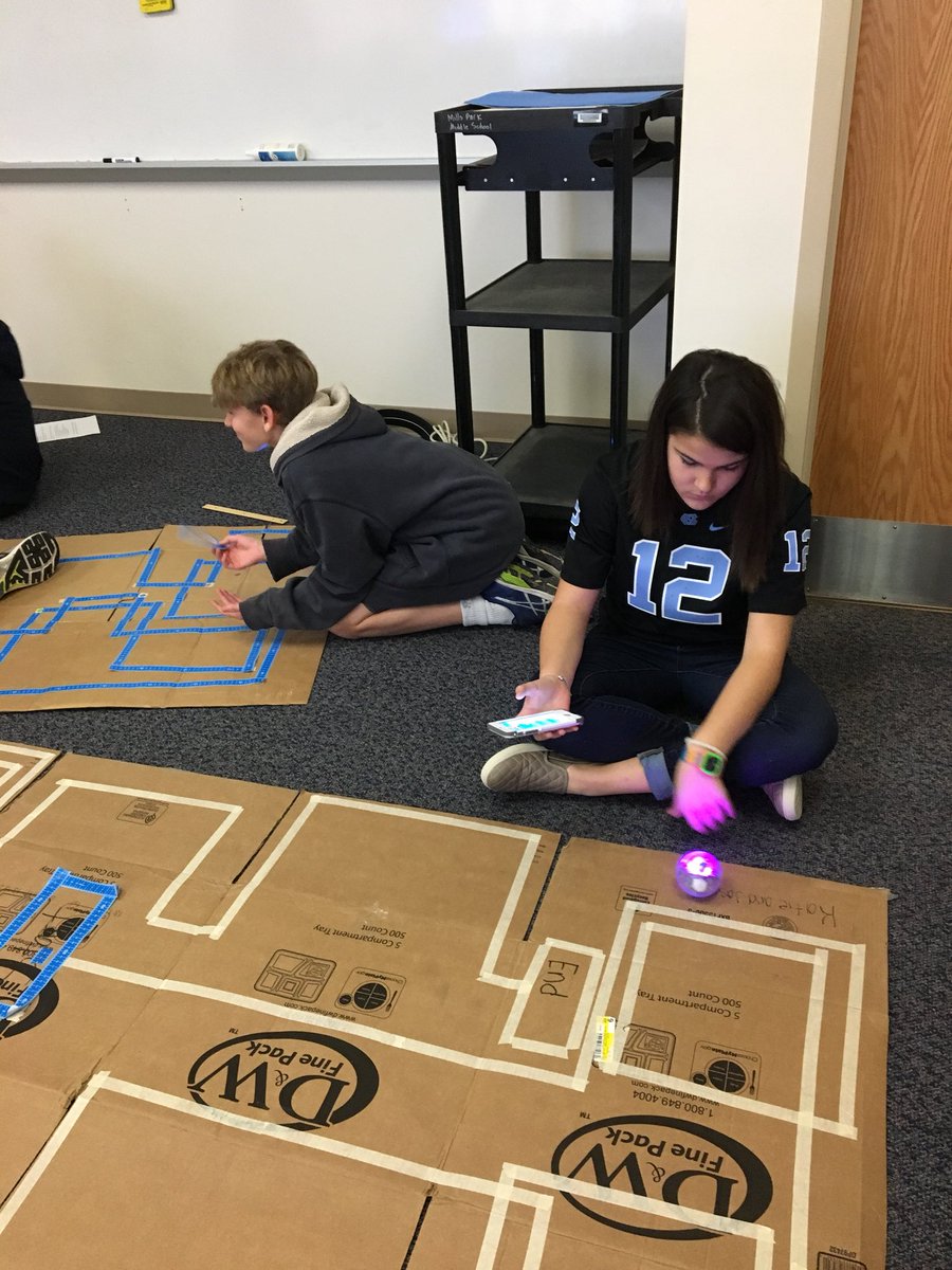 MPMSleopards's tweet photo. Best way to start the week? Coding with Sphero robots in Mr. Baldwin’s class! #MPMSTech #ShowYourSPOTS #MillsParkProud https://t.co/WMLMpiTtSD