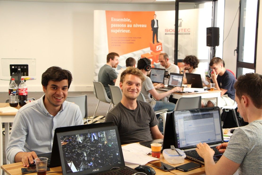 LaTourDuWeb's tweet photo. Envie de libérer la créativité de ses collaborateurs, chercher de nouvelles idées de produits ou services, tout en réfléchissant en dehors du cadre ? La solution : programmer un #hackathon à la Tour du Web ! 🤖 https://t.co/9wAOfXaBUi https://t.co/wavDM4iHNt