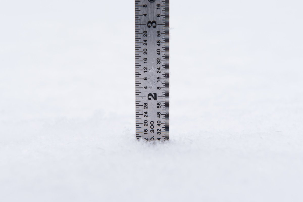 abruckse's tweet photo. @NashSevereWx @NWSNashville Total snow depth of ~1.4" on the northern side of Fairview. Still coming down lightly &amp; steadily.  #tspotter https://t.co/CcNbnnokOX