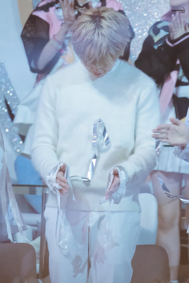EnchantedJM's tweet photo. 180110 HQ
#지민 
#박지민
#JIMIN 
#방탄소년단 
@BTS_twt

이날 넘 귀여워서ㅠㅠㅠ https://t.co/Fct7VruAsK