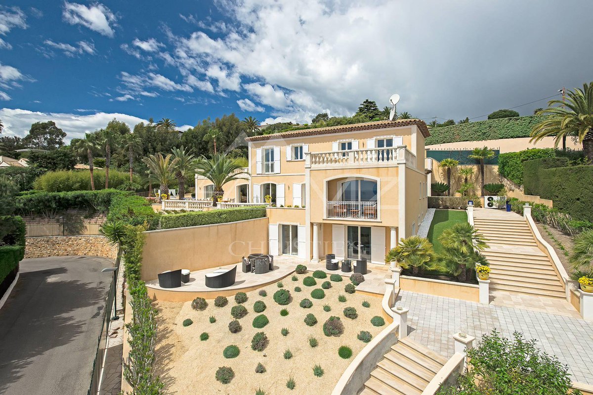 Michael_Zingraf's tweet photo. #Rent #FrenchRiviera #SuperCannes #NeoProvencal #Villa #SeaView #LuxuryRealEstate
Full story here: https://t.co/aRzqCOumtX https://t.co/7jaKe18bys
