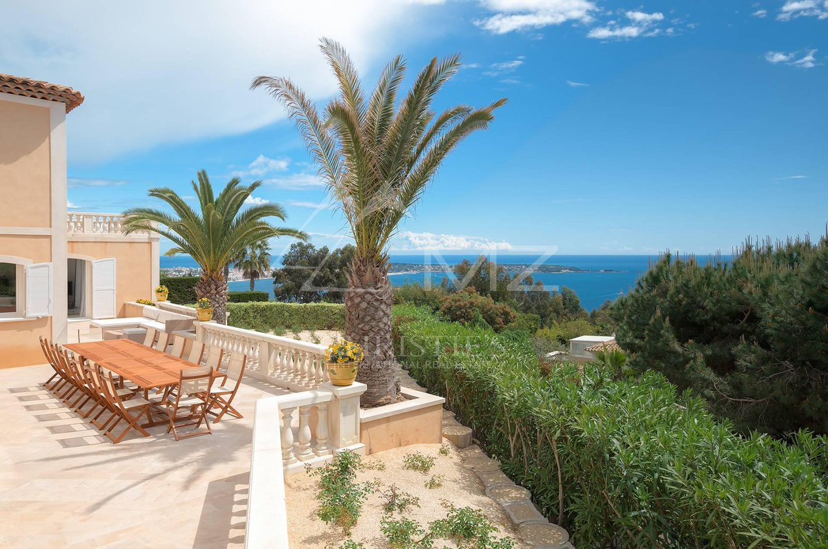 Michael_Zingraf's tweet photo. #Rent #FrenchRiviera #SuperCannes #NeoProvencal #Villa #SeaView #LuxuryRealEstate
Full story here: https://t.co/aRzqCOumtX https://t.co/7jaKe18bys