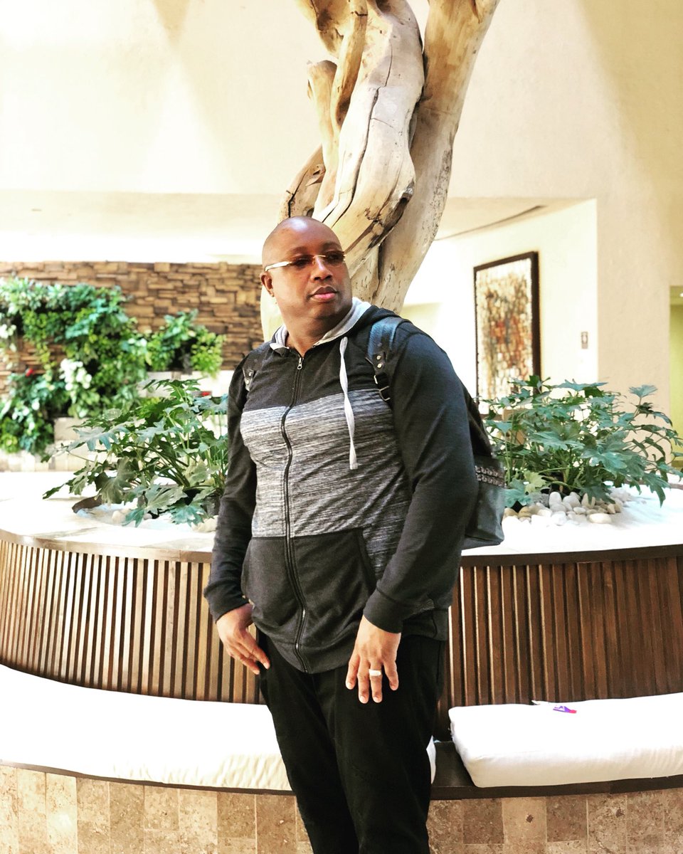 E40's tweet photo. I can give you a jump, but it’s up to you to keep the car running https://t.co/cvqqcp1J57