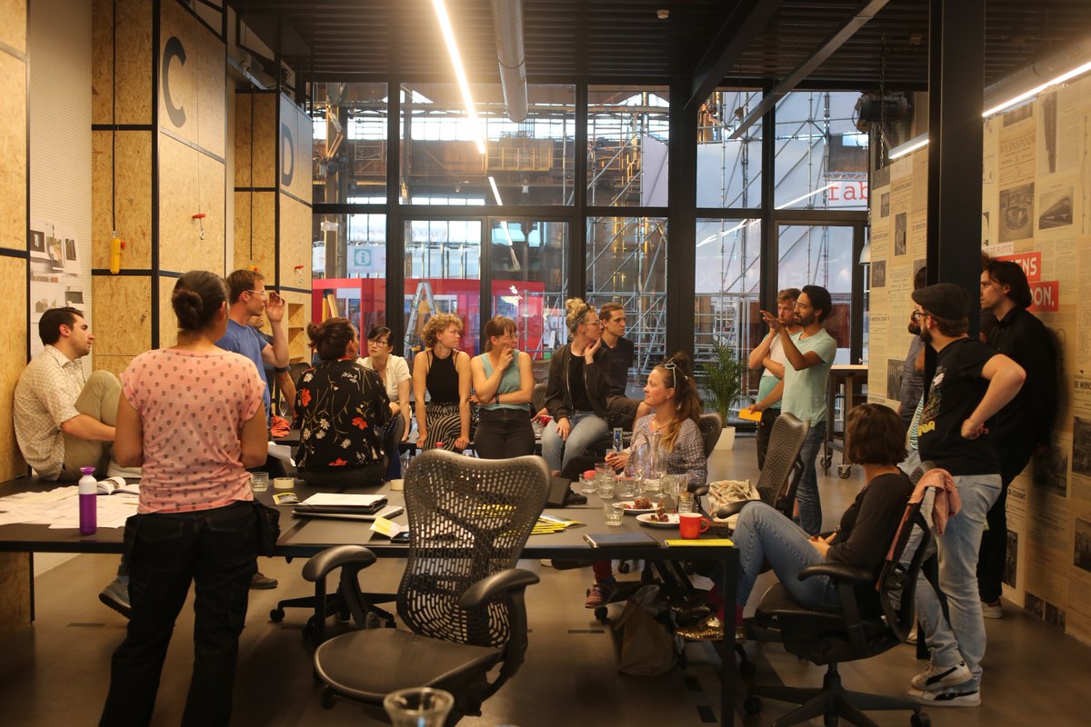 En we sluiten vrijdag 19 januari de #WeekvandeCE #NLcirculair  af met een vol programma door <a href="/Spullenier/">Spullenier</a> <a href="/Leonie/">leonie</a>&amp;lois <a href="/studiomae/">Original Artist</a> . Kom alles te weten over #deeeconomie #circulair #ontwerp tijdens Meet&amp;Greet en circulaire zoektocht <a href="/hofvancartesius/">Hof van Cartesius</a> facebook.com/hofvancartesiu…