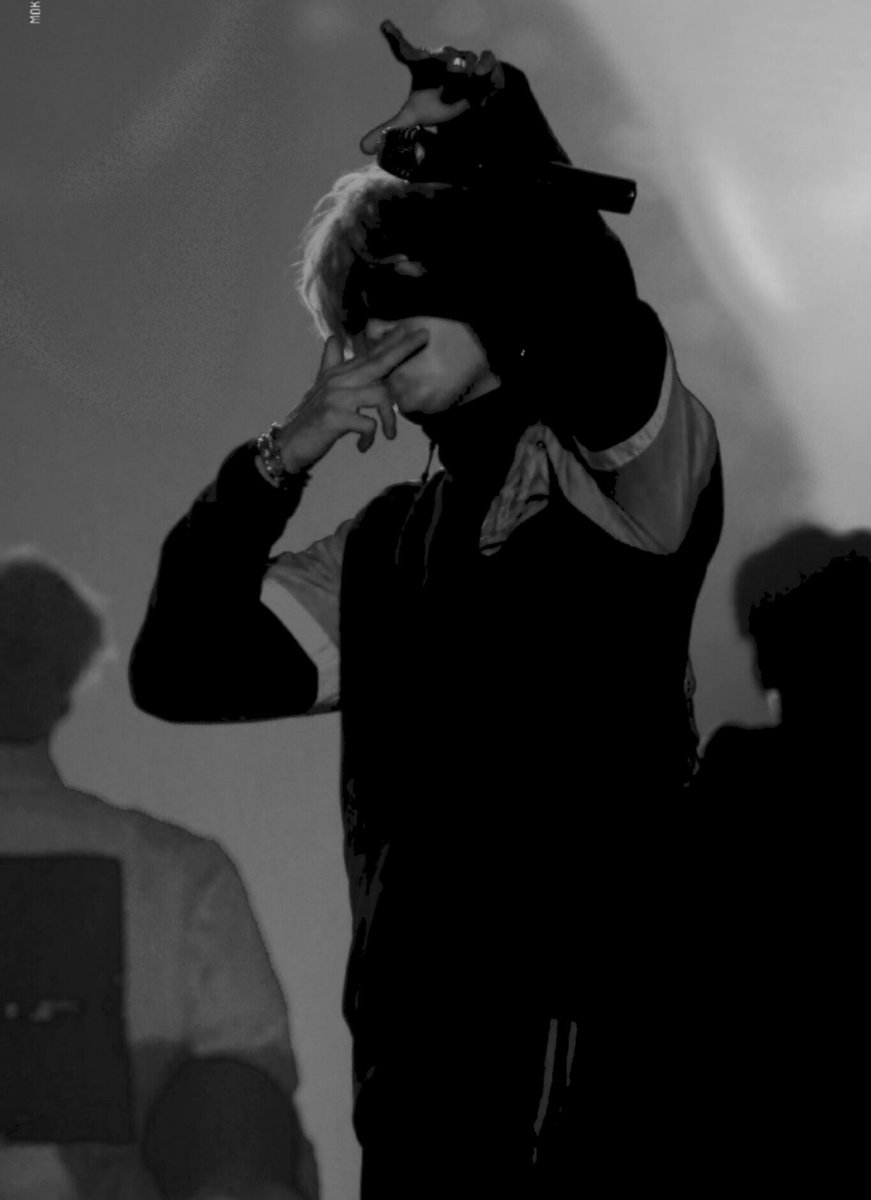 Joshph10's tweet image. ⌠ • 🎤≠ ❛mıc mıc bung℮℮ brıght lıght 전진 망할 거 같았겠지만 ı'm fın℮, sorrч❜ ❖﹏mıcdrop.mp3❫