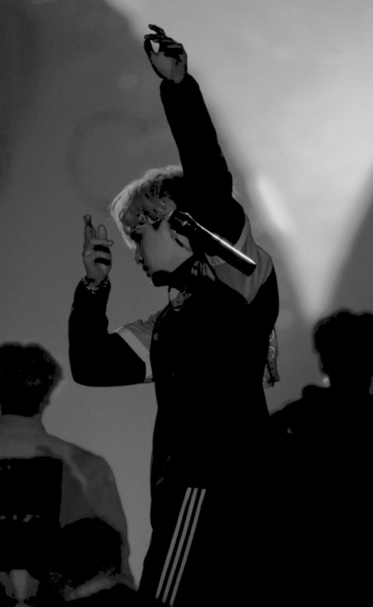 Joshph10's tweet image. ⌠ • 🎤≠ ❛mıc mıc bung℮℮ brıght lıght 전진 망할 거 같았겠지만 ı'm fın℮, sorrч❜ ❖﹏mıcdrop.mp3❫