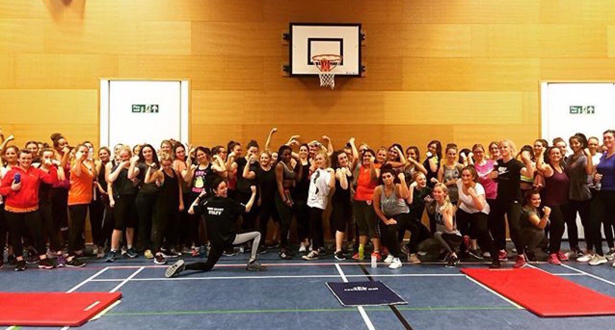 FionaLedgard's tweet photo. I'm so excited!!! #femalesintrainingclasses are back tonight!!! @ManMetUni female staff & students welcome ๐ช๐ฝ๐ Come to Brooks Sports Hall 6-7pm @MMUSport #getactivemoreoften #studentfitness https://t.co/Ztph5gk7Fu