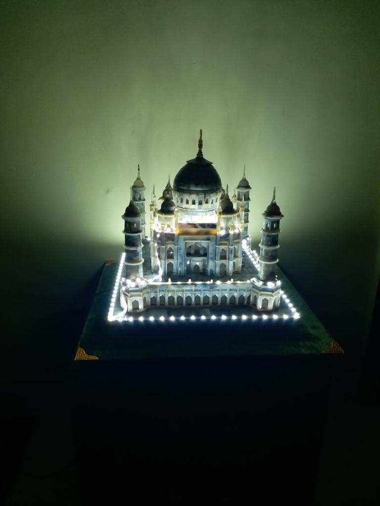 Tajmahal made locally in Banda from sajar stone...

<a href="/dmbanda7531/">Dm Banda</a> <a href="/AmitGhoshIAS/">Amit Ghosh</a> <a href="/IasAlok/">Alok Kumar 🇮🇳</a> <a href="/DCsofIndia/">District Collectors (IAS)</a> <a href="/IASassociation/">IAS Association</a>