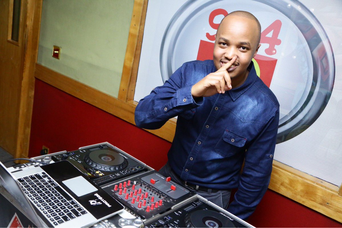 DjProtegeKenya's tweet photo. Setting it off right now on @HitsNotHomework #hitsnothonework for 3 hours of nothing but andrenalin pumpin music @capitalfmkenya on #danceaholics!!! https://t.co/F2QY0qbdNt