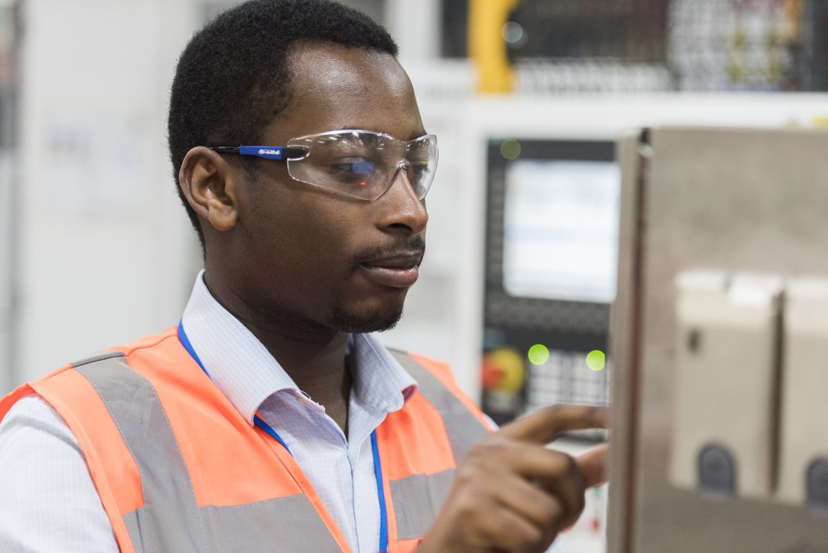 GKN__Automotive's tweet image. .@GKN_plc contributes more than £1bn to the UK economy. Find out more: gkn.com/en/newsroom/fe…