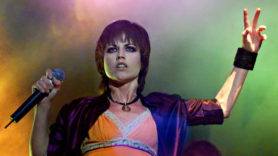 campuslpg's tweet photo. Abuso sexual y desorden bipolar: los demonios que acompañaron a Dolores O’Riordan, vocalista de #TheCranberries https://t.co/c9UA1n6vyt #DoloresORiordan #RIP https://t.co/ktin15Spuw