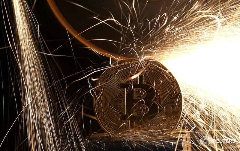 Reuters's tweet photo. #Bitcoin slides 18 percent on crackdown fears; crypto rivals also plunge https://t.co/G2tUgQEmRP @jemimajoanna https://t.co/3gBGguDHit