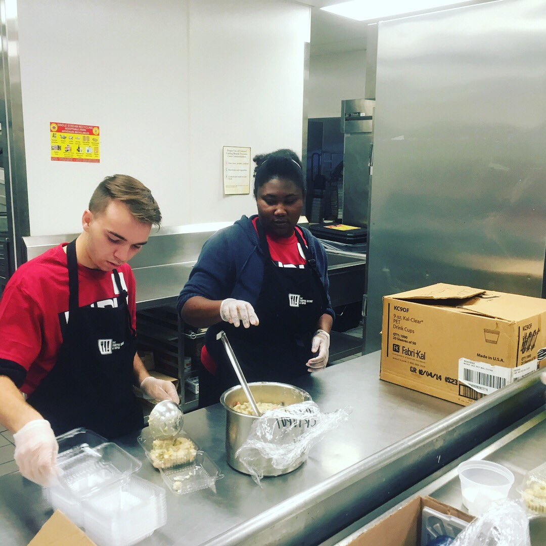 ckiupui's tweet photo. Do you need service hours this semester? Want to fight hunger and food waste in the Indianapolis community? Sign up for our shifts! #ckiupui #hungerfighters #nofoodwaste https://t.co/YCp251c8WJ
