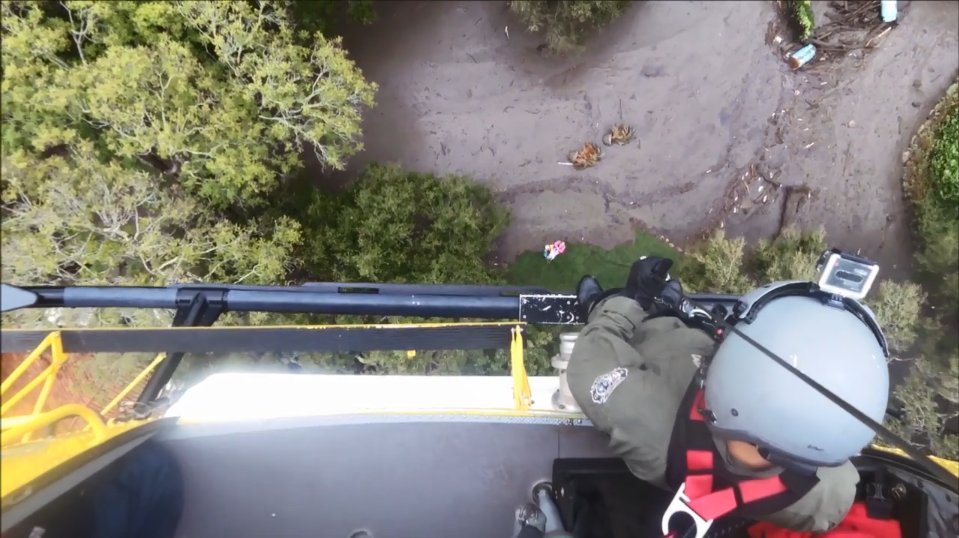 DARTAEROSPACE's tweet photo. Watch Ventura County save lives from the mudslides in California! See DART's gear in action! https://t.co/T9d6olOY7C  #helicopter #dartaerospace #landinggear #avgeek #protectors @verticalmag https://t.co/DGM1OKakCT