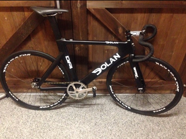 BIKE STOLEN from a train at Banbury station. Please share/RT and have anyone who sees it contact me. As pictured but with campagnolo wheels and white bar tape