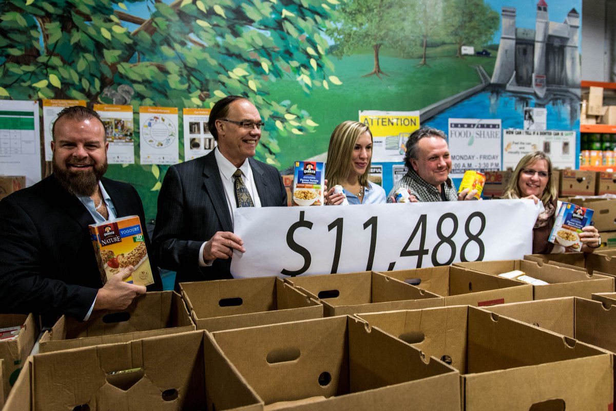 theBoroPtbo's tweet photo. Downtown shoppers have donated $11,488 to @Kaw_FoodShare through the 2017 holiday season two-hour free parking initiative! Our special thanks to @CityPtbo and generous downtown shoppers! https://t.co/SwPIJ7C1fJ