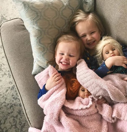 “There are some days I feel overwhelmed and wonder how I’ll be able to keep doing this mom thing. And then there are some days that I wonder how it could ever be better than this, because being their mom is everything.”
- <a href="/bremill/">brenda miller</a>
#woventogether #saranoni #saranoniblanket