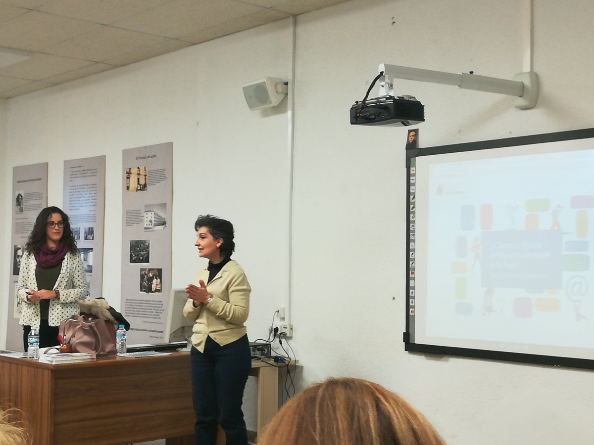Aguirre3D's tweet photo. Formación a familias ofrecida por la Fundación Bertelsmann @FBertelsmann en el Colegio Pedro Poveda @CPedroPoveda https://t.co/E1deV1Dz4o