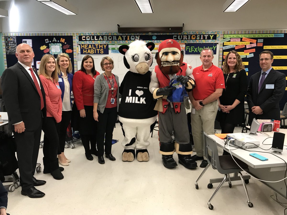 HCLithiaSprings's tweet photo. Thank you @Ergotron @FloridaMilk @TBBuccaneers for our 30 new flexible desks for our math classes! Allowing students to stand gets them moving around and helps with collaborative projects! You’re making a difference in our students’ health and education @HillsboroughSch! https://t.co/ISAPqiUydI