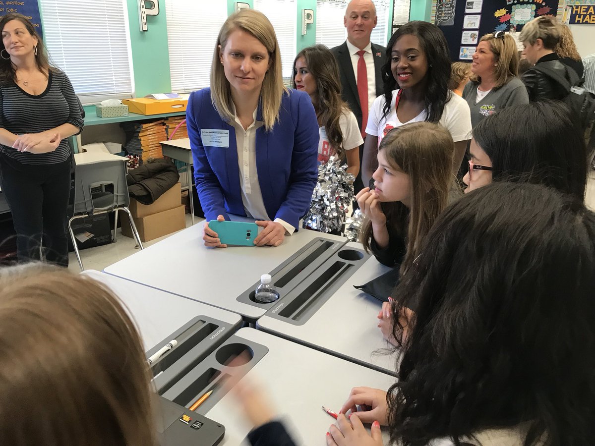 HCLithiaSprings's tweet photo. Thank you @Ergotron @FloridaMilk @TBBuccaneers for our 30 new flexible desks for our math classes! Allowing students to stand gets them moving around and helps with collaborative projects! You’re making a difference in our students’ health and education @HillsboroughSch! https://t.co/ISAPqiUydI