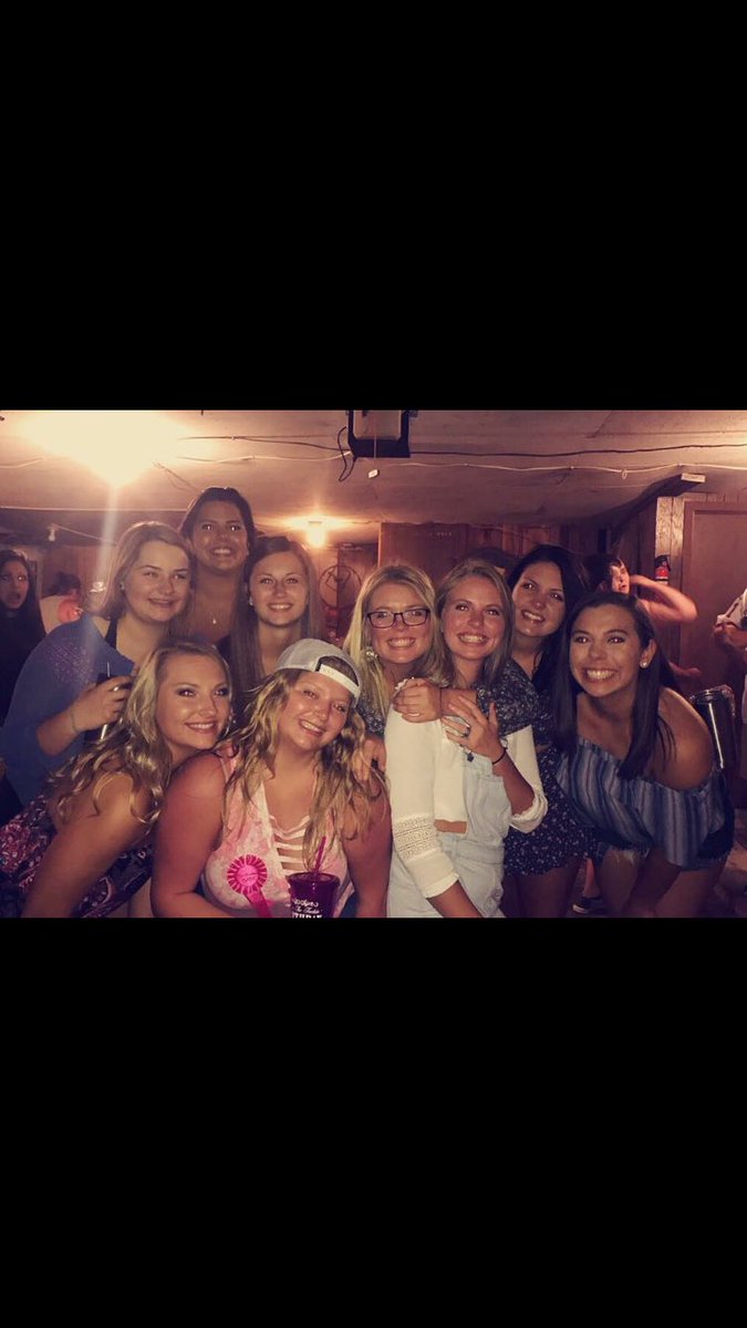 sophiestella33's tweet photo. It might be -3 degrees but only a few more months until summer concerts, Gus Bus parties, Cub games, &amp; PIP w my best friends!!! ❤️ #sumof21 https://t.co/8OYfrFGXx2