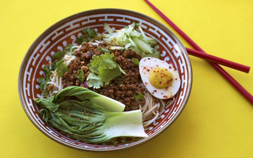 Vegan Chinese food is now a thing... <a href="/maochowuk/">Mao Chow</a> is doing it in the kitchen <a href="/drinksatpamela/">Pamela</a> owl.li/xi9X30hOiC0