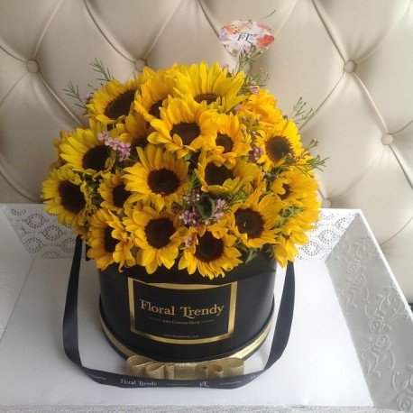 FloralTrendy's tweet photo. Hoy festival de 🌻🌻🌻 💞👆🙌
#altacosturafloral #floraltrendy #girasoles #hatbox #followme https://t.co/W4j1dL1ey6