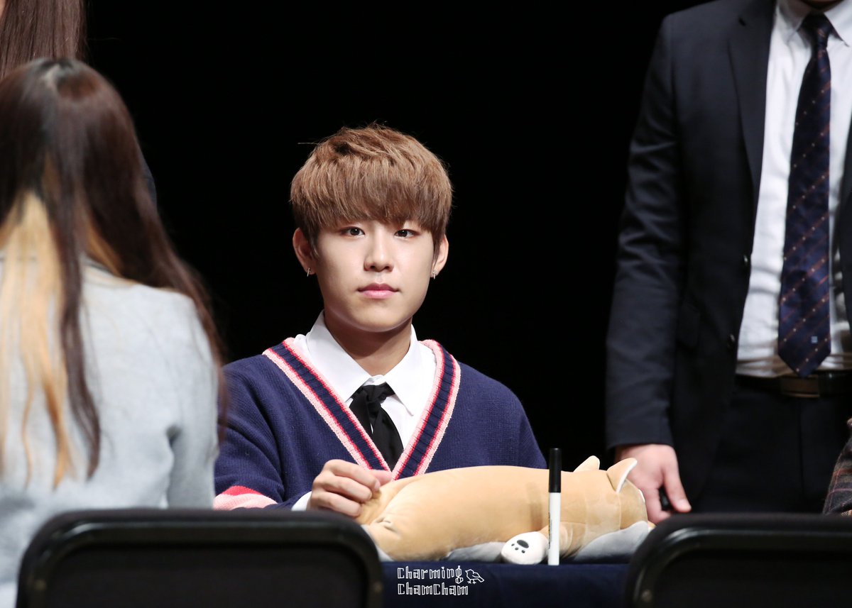 CharmingCham's tweet photo. 171118 상암팬싸 HQ #박우진 #워너원 #WANNAONE #parkwoojin #상암팬싸 https://t.co/5ykNTB3Ew0