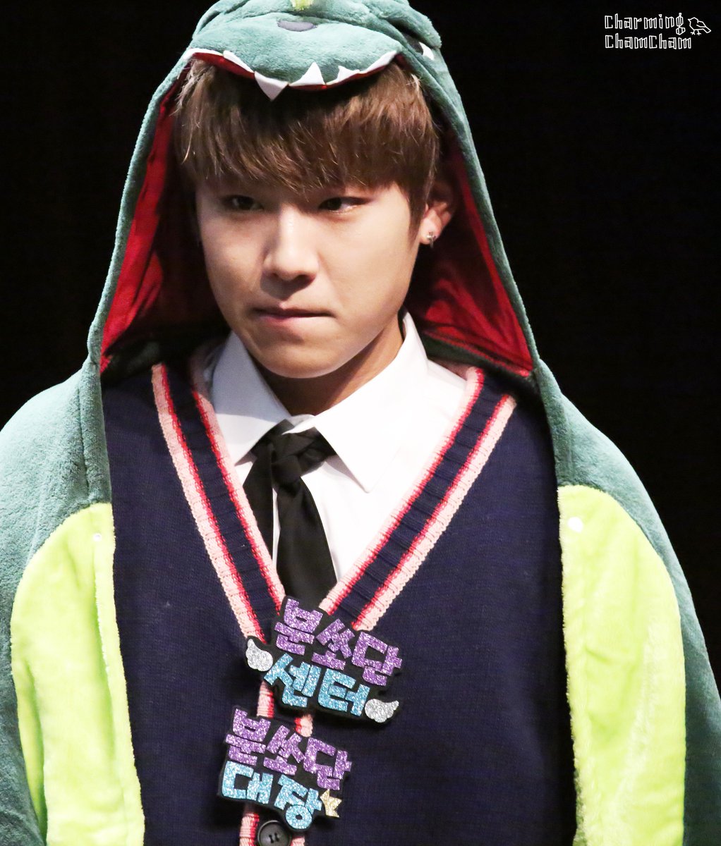 CharmingCham's tweet photo. 171118 상암팬싸 HQ #박우진 #워너원 #WANNAONE #parkwoojin #상암팬싸 https://t.co/5ykNTB3Ew0