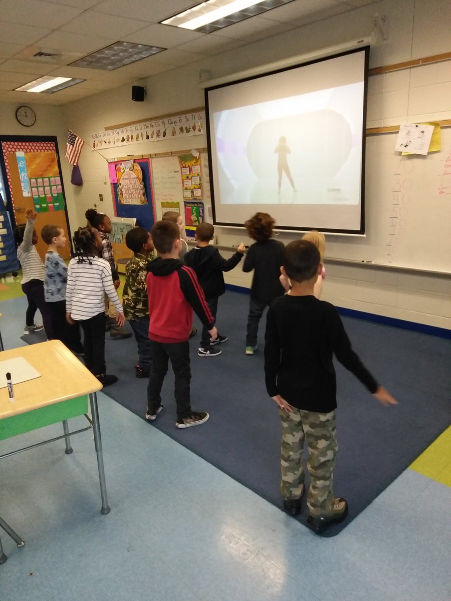 nksperry's tweet photo. When it's too cold to go out and have fun we #gonoodle and #zumba at @HillpointHusky! @humphrey #spsteach #Hillpoint #kindergarten #getupandmove #indoorreccess #futureteacher #substitute https://t.co/fuKK88joIA