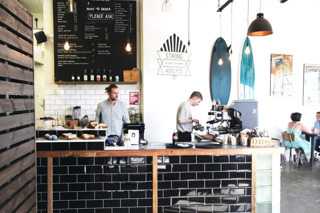 CornwallLifeMag's tweet photo. Whether you like your lattes #fairtrade or crafted from locally roasted beans, there’s plenty of coffee shops in #Cornwall to sate the appetite of any #coffee aficionado. Here are just 10 of our faves >>> https://t.co/mwmWE1yAJW https://t.co/sYSU9qg1fc