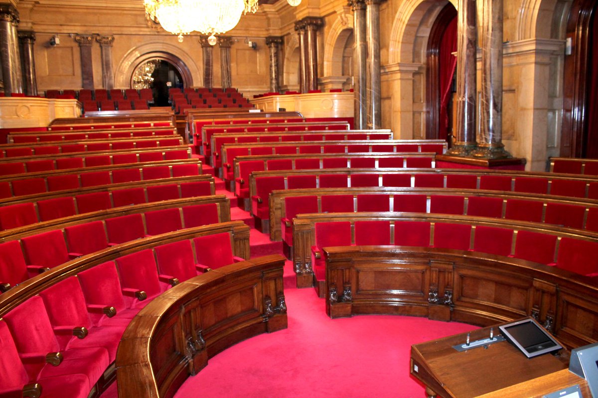 parlamentcat's tweet photo. El #Parlament de la dotzena legislatura, sorgit de les eleccions del 21 de desembre, es constituirà demà a les 11h. 

En aquest Ple s'elegirà la presidència del #Parlament, les dues vicepresidències i les quatre secretaries de la Mesa https://t.co/w4n76dPypf
