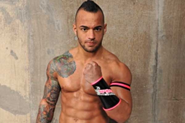 Combatpost1's tweet photo. WWE Signed With Top Indie Star @Ricochet
https://t.co/2WXEaJQ10y https://t.co/ZIEsWTQHlU