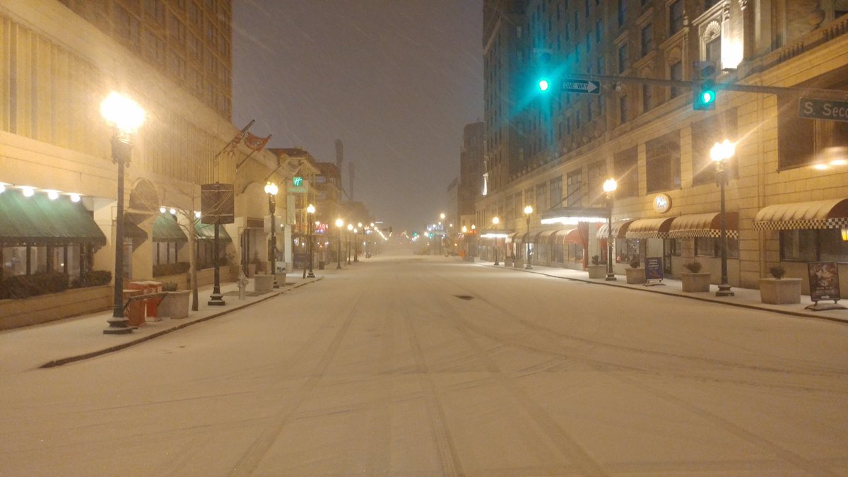 CommunityCRE's tweet photo. Downtown Memphis covered in snow. Great shots captured by our  @OneCommerceSq  team during early AM prep for Tenants. #DowntownMemphis #OCS https://t.co/LdalIz1AOe